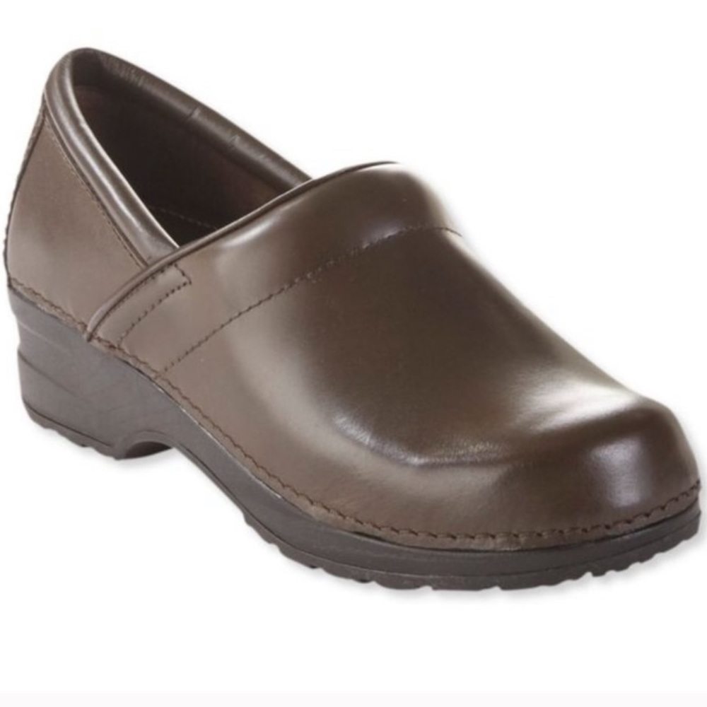 Llbean leather classic clogs